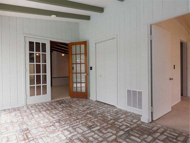 Building Photo - Spacious 5-Bed, 4-Bath Sarasota Home with ...