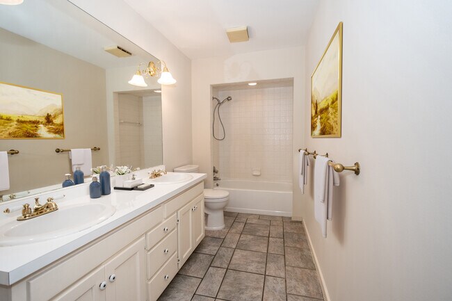 Building Photo - St. Anthony Flats