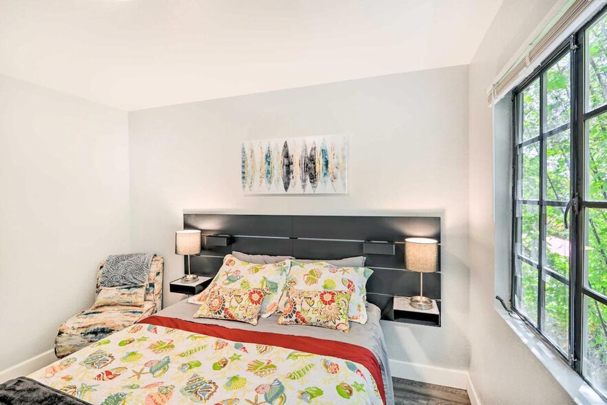 Building Photo - 434 Larkin St