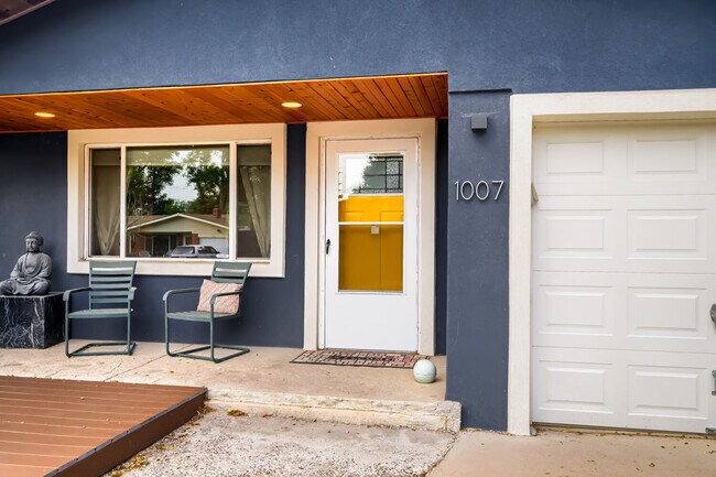 Building Photo - 1007 Venus Dr