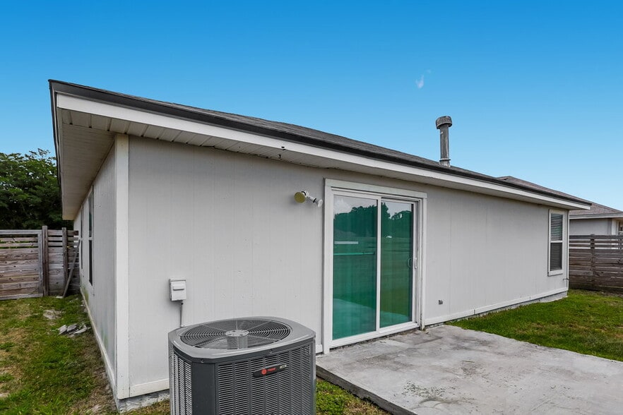 Building Photo - 3332 Volley Dr