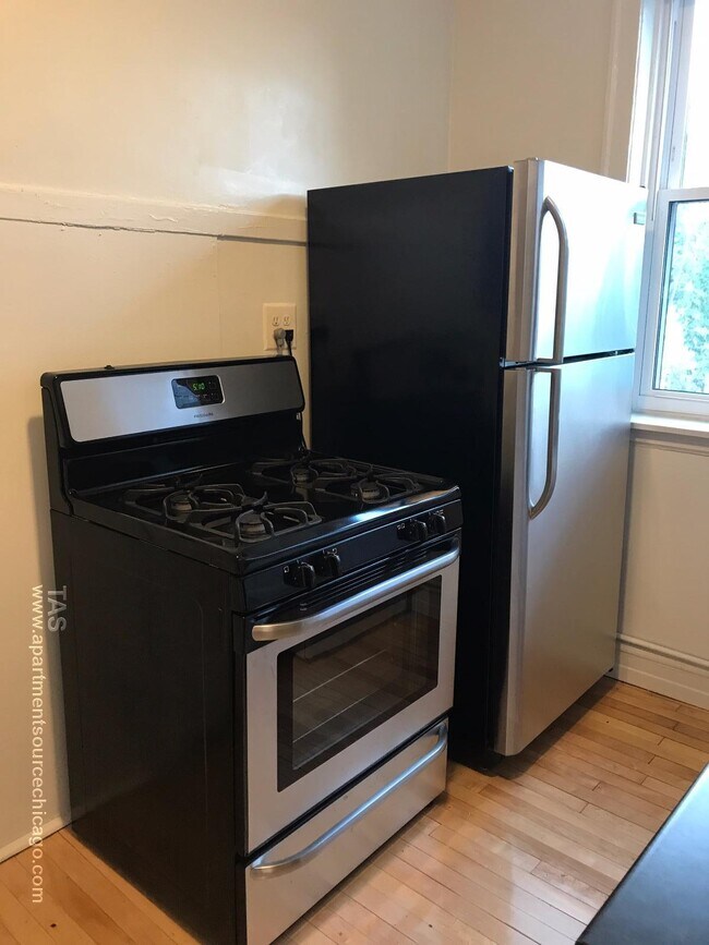 Primary Photo - 4218 N Clark St