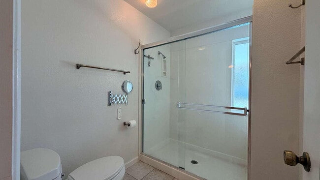 Building Photo - 3827 E Larkspur Dr