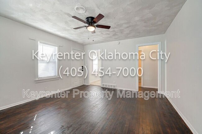 Building Photo - 4913 N Willow Ave