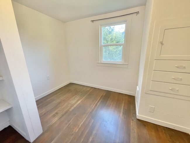 Building Photo - 7223 61st Ave SE