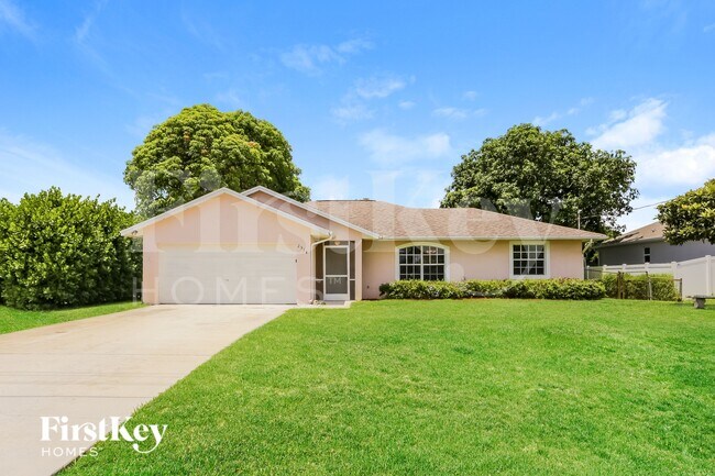 Building Photo - 2514 SW Monterrey Ln