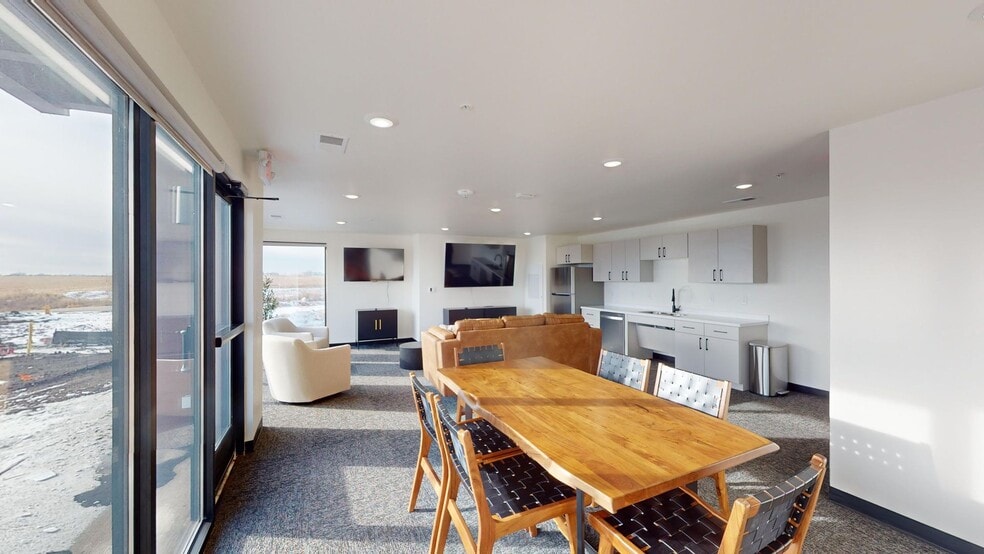 Building Photo - Maple Rock Apartments