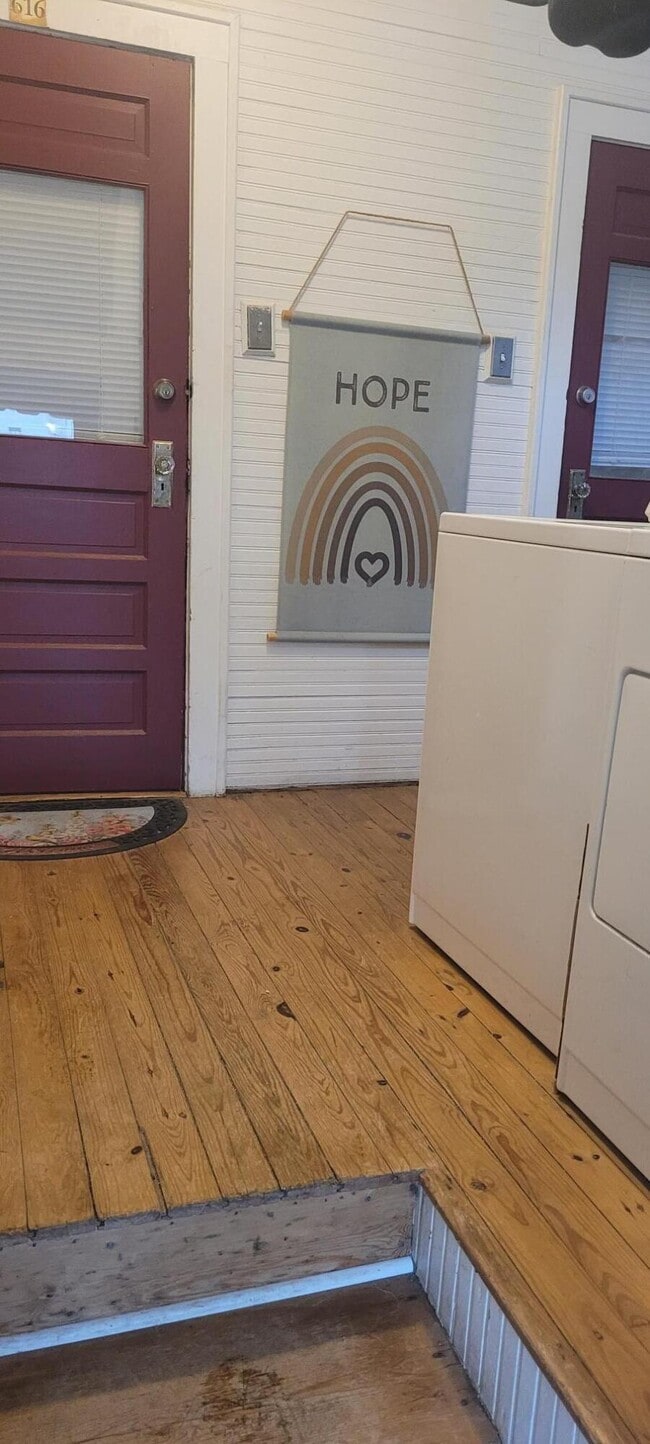 Building Photo - 614 S Fremont Ave