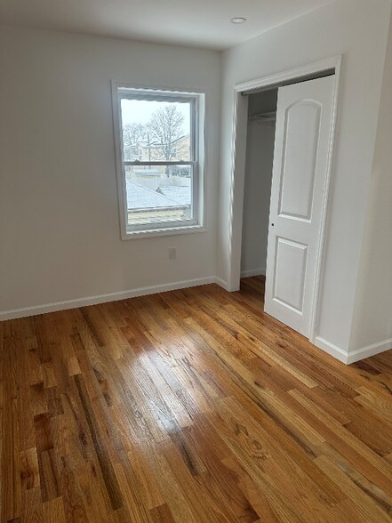 Building Photo - 148-18 Huxley St