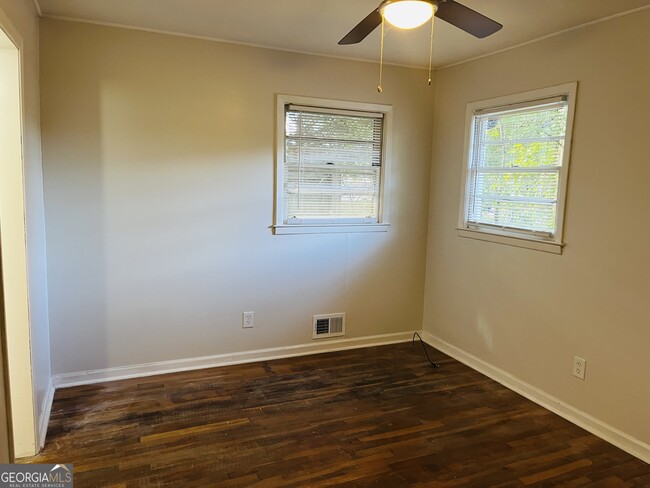 Building Photo - 531 Locke St