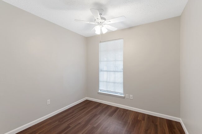 Building Photo - 743 Deercrest St