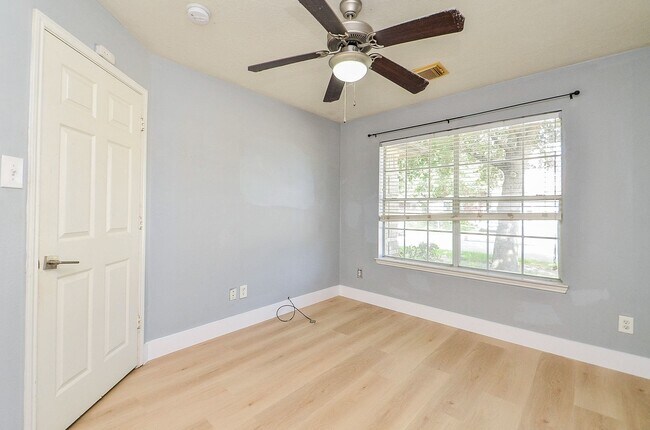 Building Photo - 16307 Scotch Hollow Ln