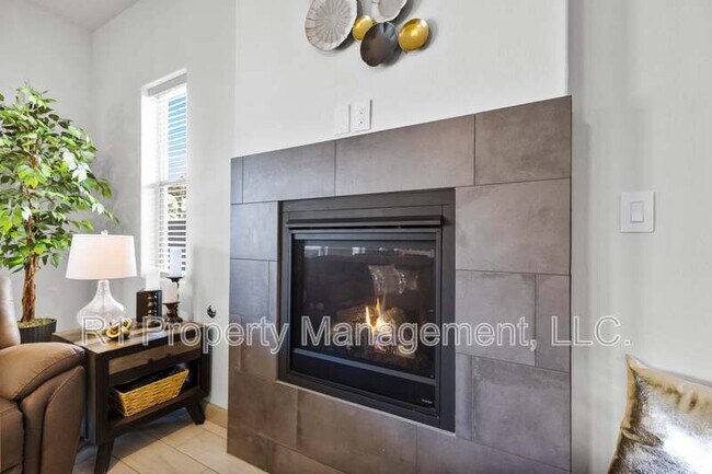 Building Photo - 1551 Corta Corona