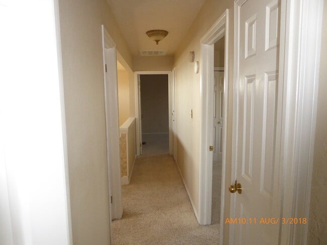 Building Photo - 4302 SW Parkridge Blvd