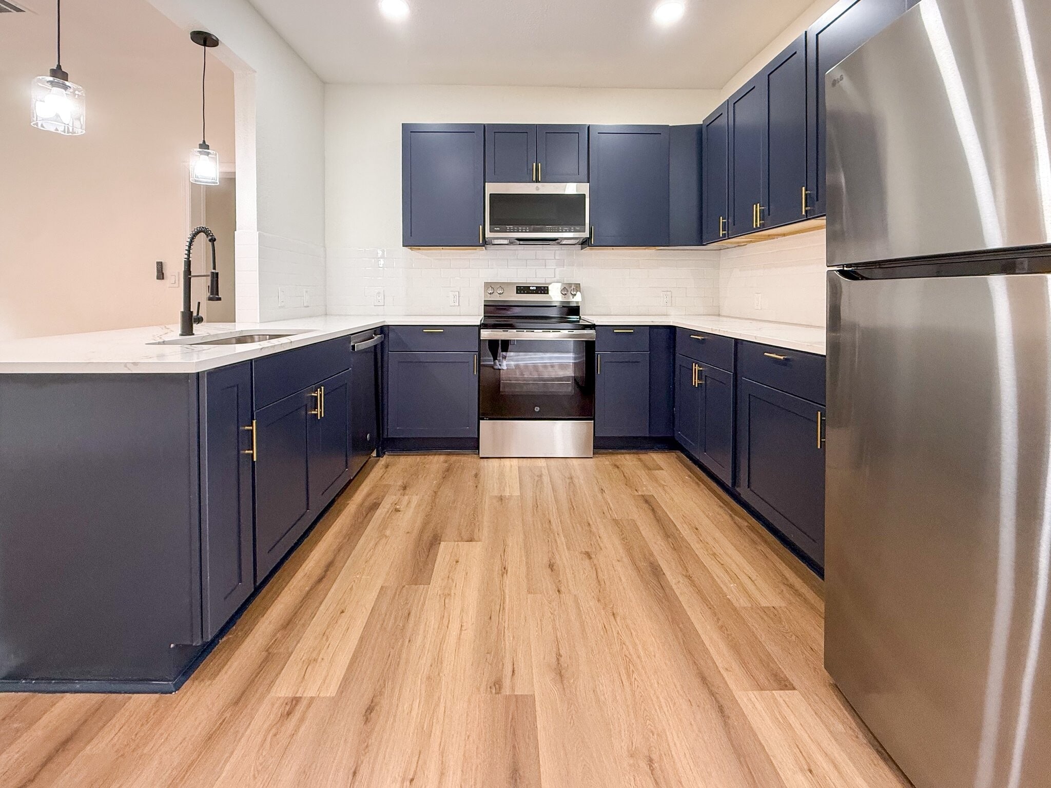 Building Photo - 242 Vine St