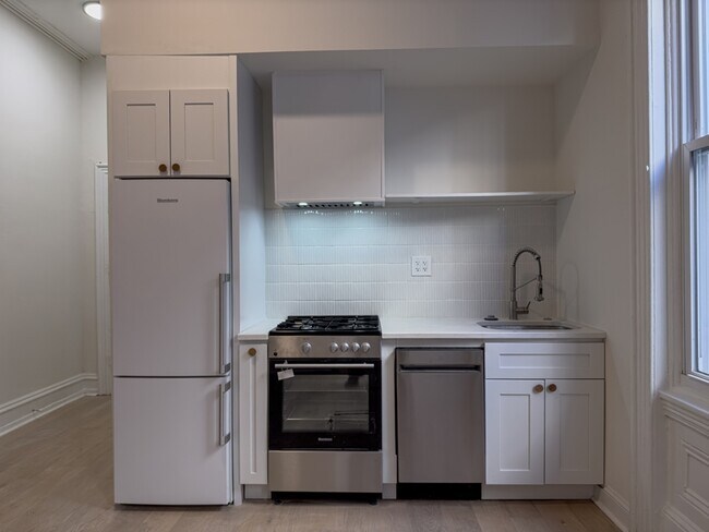 Building Photo - 2039 Green St