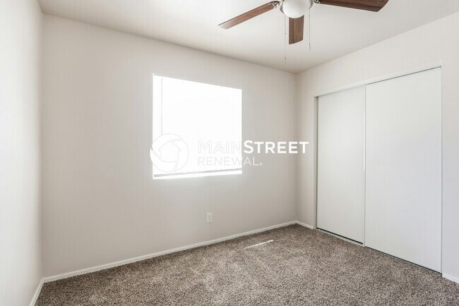 Building Photo - 4 Bedroom Pet-Friendly Home in TUCSON, AZ with Main Street Renewal