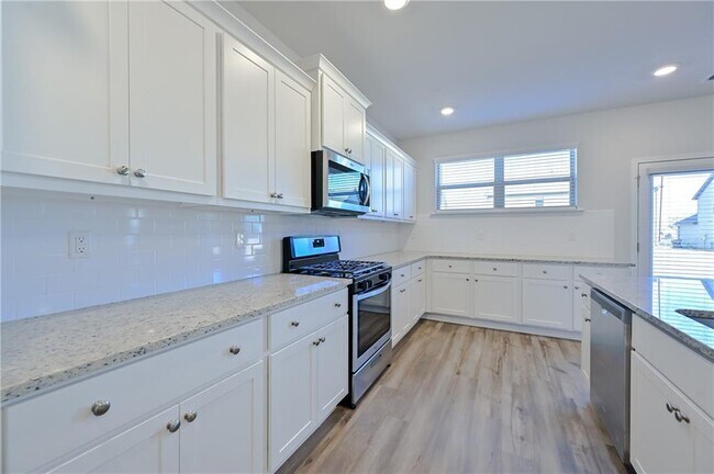 Building Photo - 303 Eleanora Xing