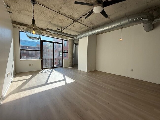 Building Photo - 115 W Peachtree Pl NW