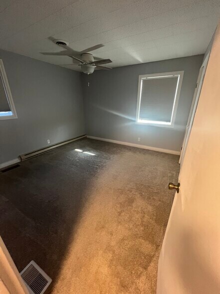 Building Photo - 17310 H Dr S