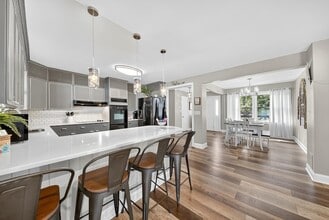 Building Photo - 147 Sunset Dr