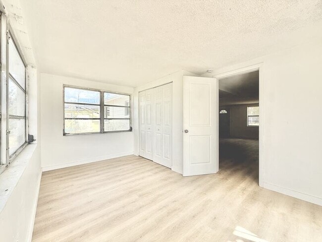 Building Photo - 12909 Kings Manor Ave