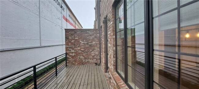 Building Photo - 306 Fair St SW