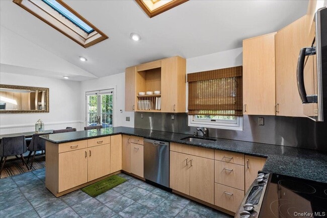 Building Photo - 20 Alanson Ln