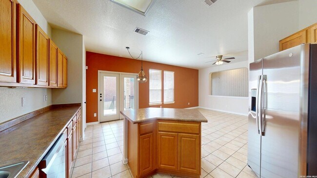 Building Photo - 101 Springtree Cliff