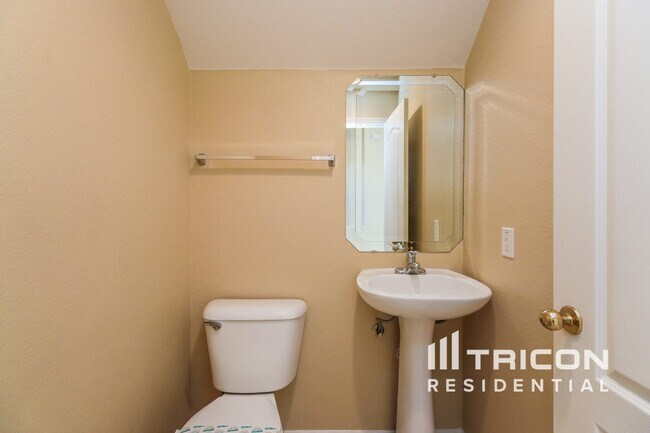 Building Photo - 9210 W Milkweed Loop