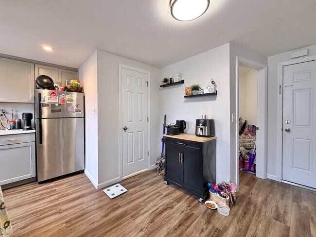 Building Photo - 331 4th St