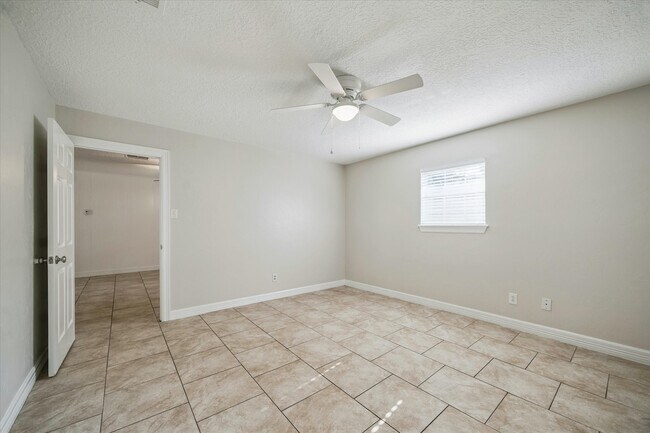 Building Photo - 23103 Berry Pine Dr