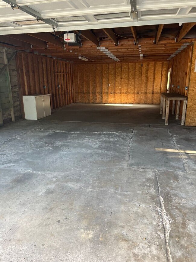 Building Photo - Charming 3-Bed, 2-Bath Home with Oversized...