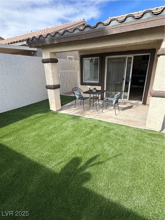 Building Photo - 10195 Queensbury Ave