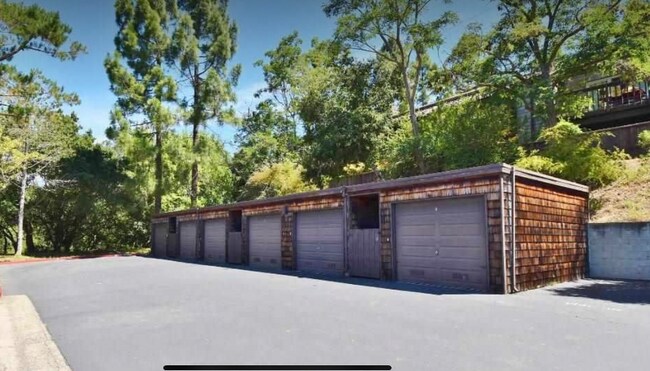 Building Photo - 5404 Briar Ridge Dr
