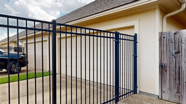 Building Photo - 3805 Silverthorne Ln