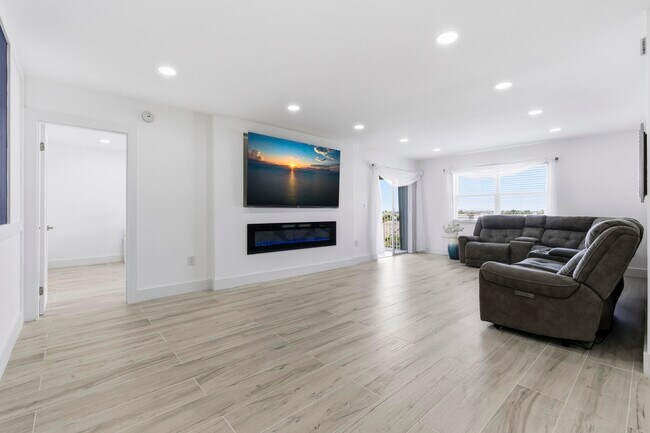 Building Photo - 3520 S Ocean Blvd