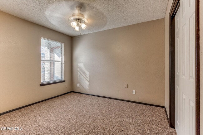 Building Photo - 4352 Loma De Brisas Dr