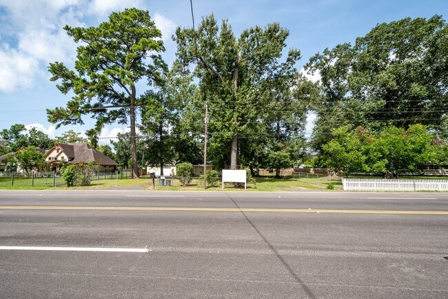 Building Photo - 11620 Fostoria Rd