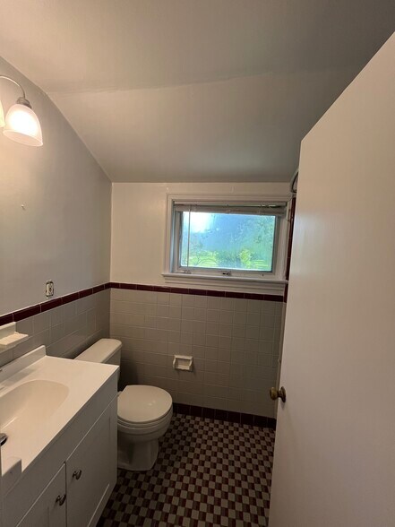 Building Photo - 4012 Fairway Rd