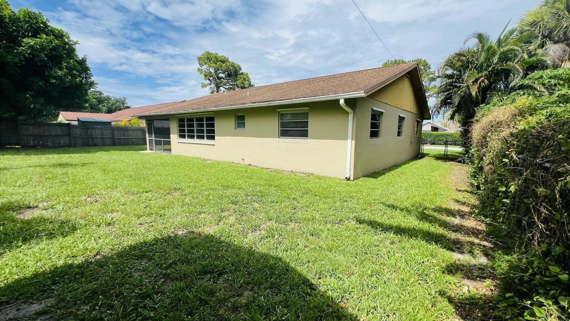 Building Photo - 6831 Eastview Dr