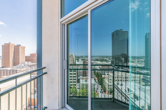 Building Photo - Amazing Condo Views at the Tower