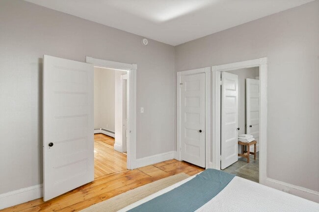 Building Photo - 109 Woodford St
