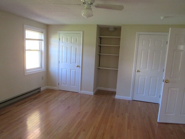 Building Photo - Gorgeous Derry Townhouse for Rent- Stongat...