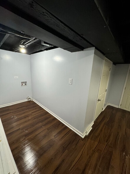 Building Photo - 1114 N Karlov Ave