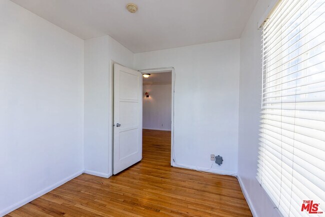 Building Photo - 8539 1/2 Cashio St