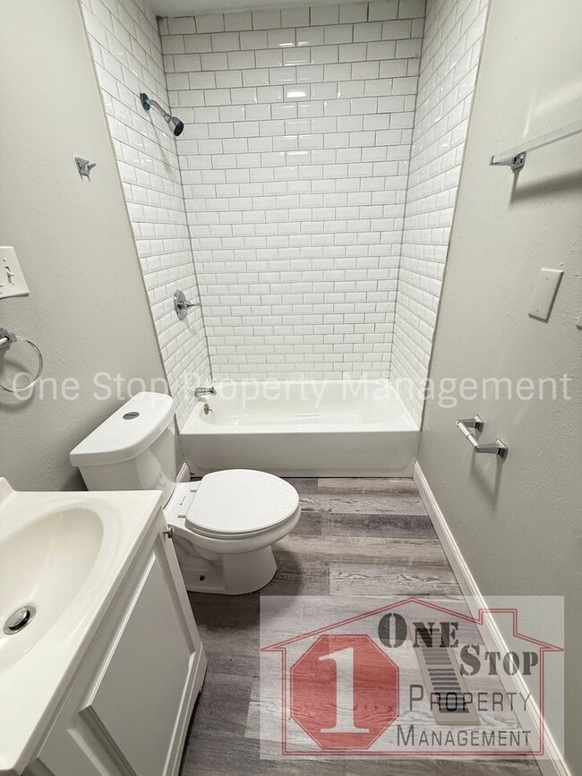 Building Photo - Spacious 3-bedroom, 2-bath in Kansas City