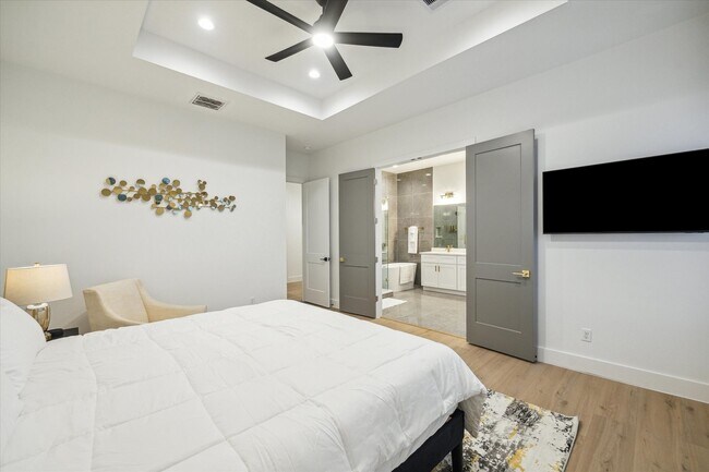 Building Photo - 4014 Hutchins St