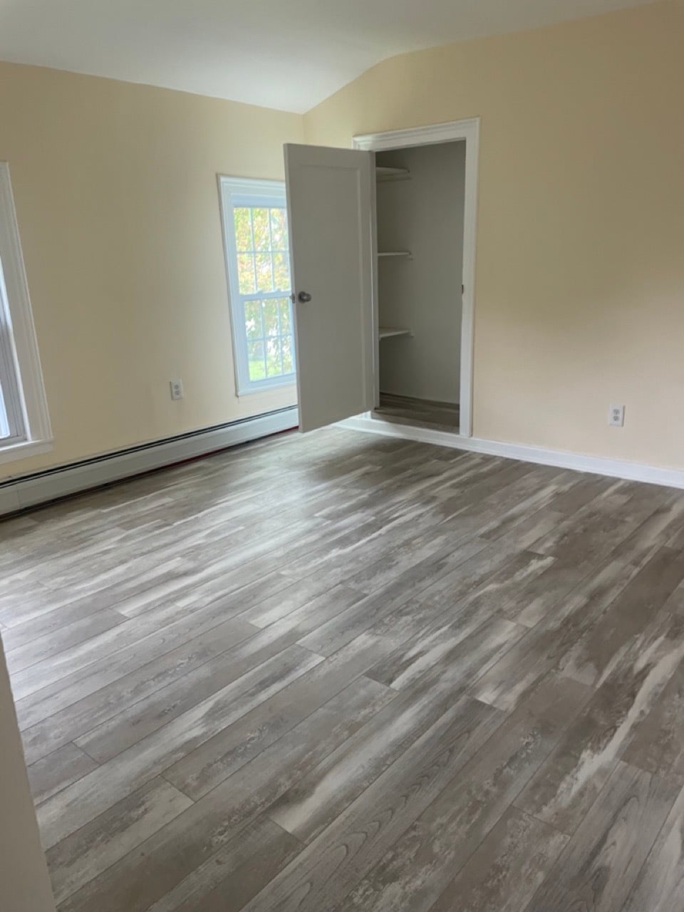 Living Room - 404 W Clinton St