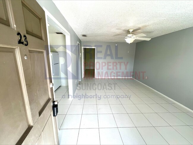 Building Photo - Adorable 1 bed 1 Bath in Sarasota FL!